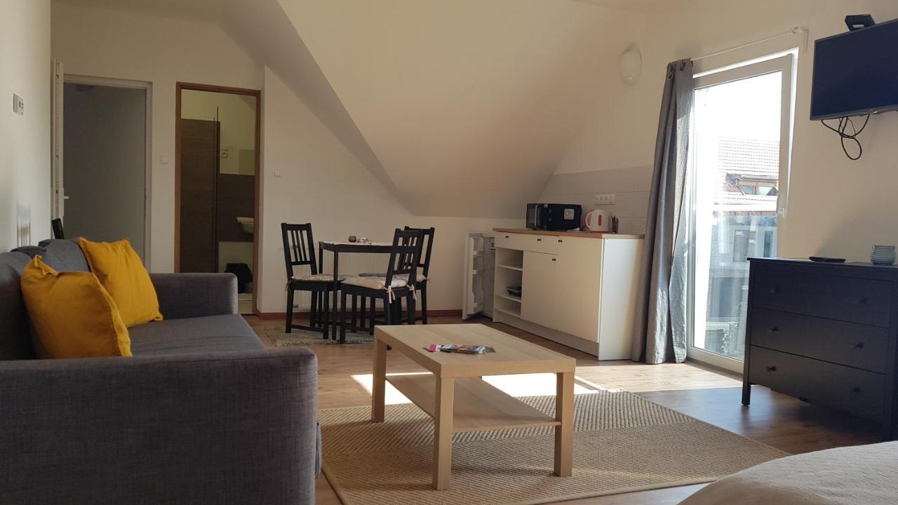 Vegvar Delux Apartman Gyula Exterior photo